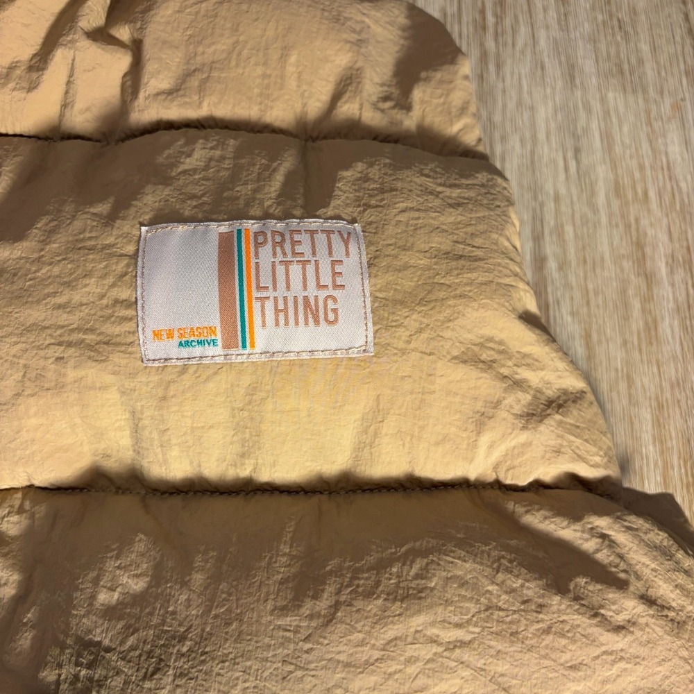 Pretty Little Thing Beige Hooded Puffer Vest Size Medium Petite - Picture 4 of 12